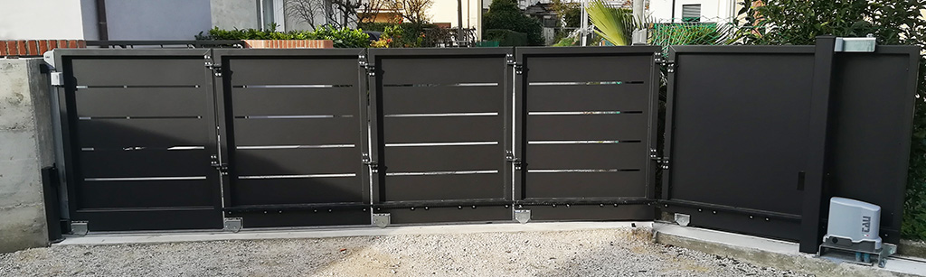 90 Degree Curve Gate